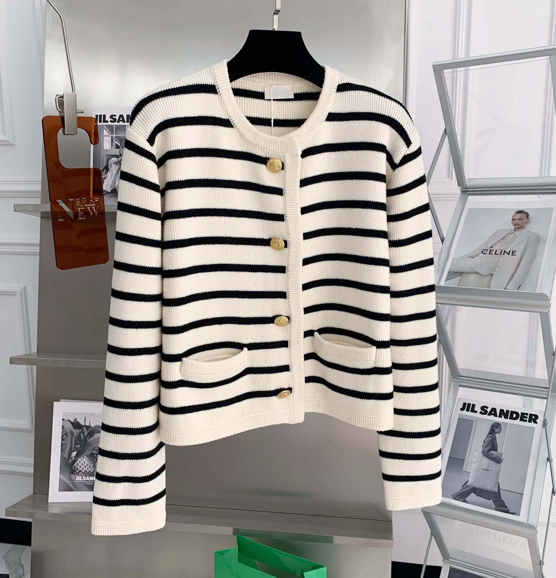 Cardigan Femme Rayé – Col Rond, Manches Longues, Coupe Courte