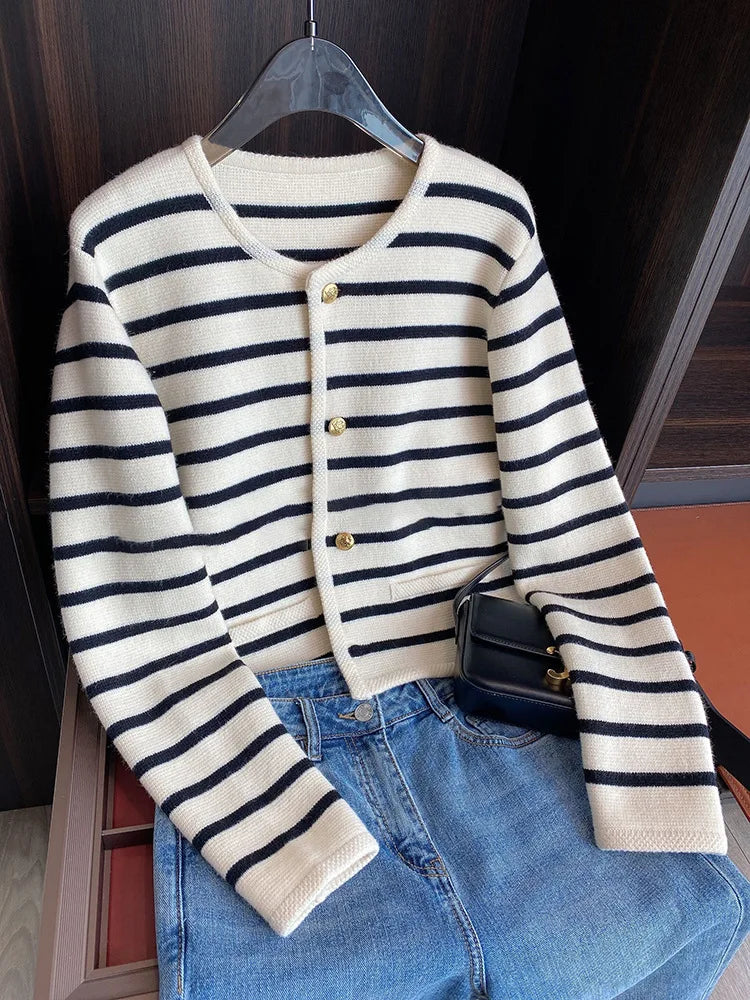 Cardigan Femme Rayé – Col Rond, Manches Longues, Coupe Courte