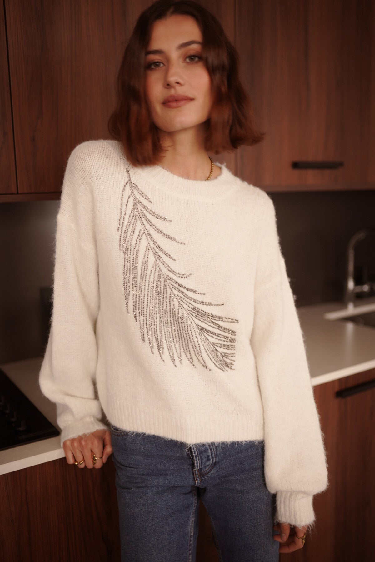 Pull Écru Motif Plume Léger et Féminin