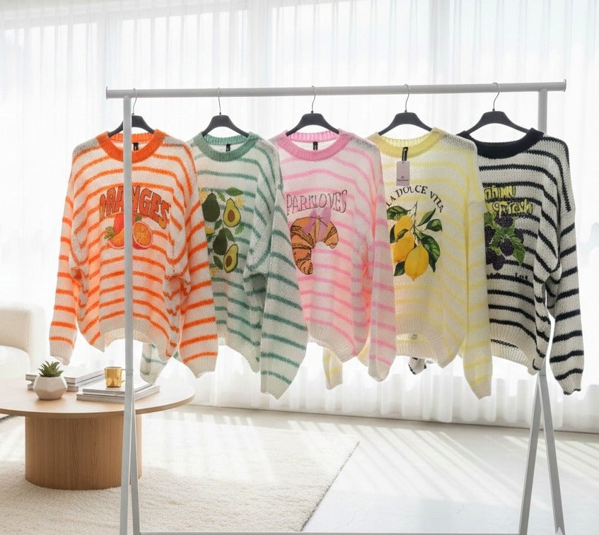 Pull rayé à motifs fruits